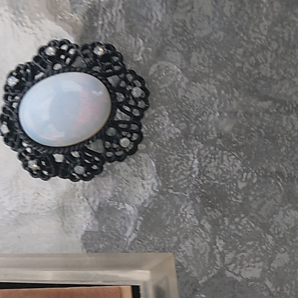 A hat pin - Picture 3 of 3